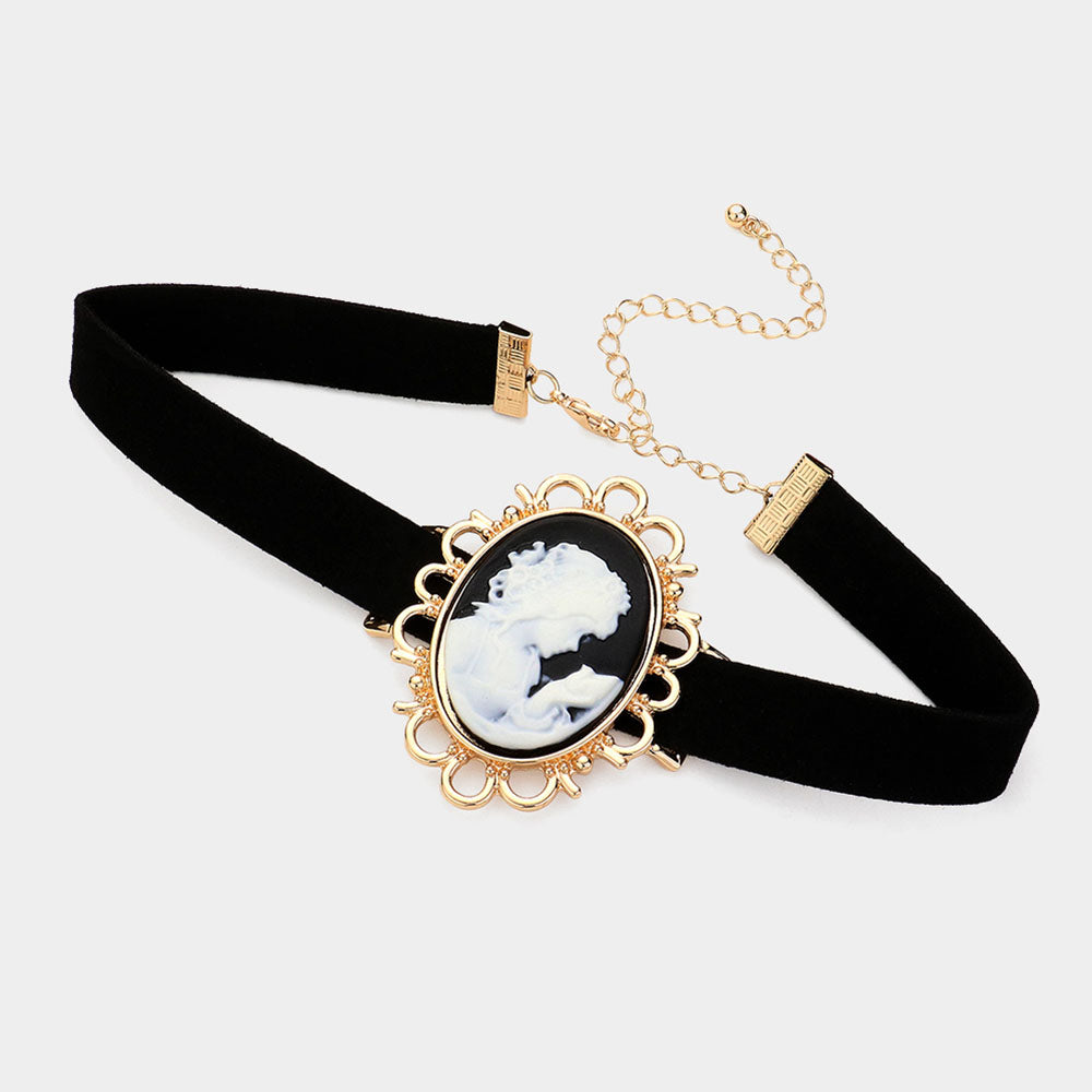 iLLASPARKZ Cameo Pendant Choker Necklace