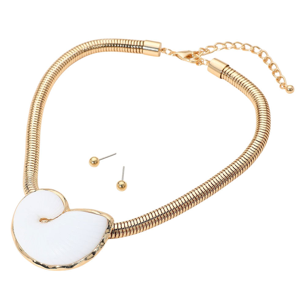 iLLASPARKZ Chunky Coastal Shell Pedant Accent Snake Chain Statement Necklace
