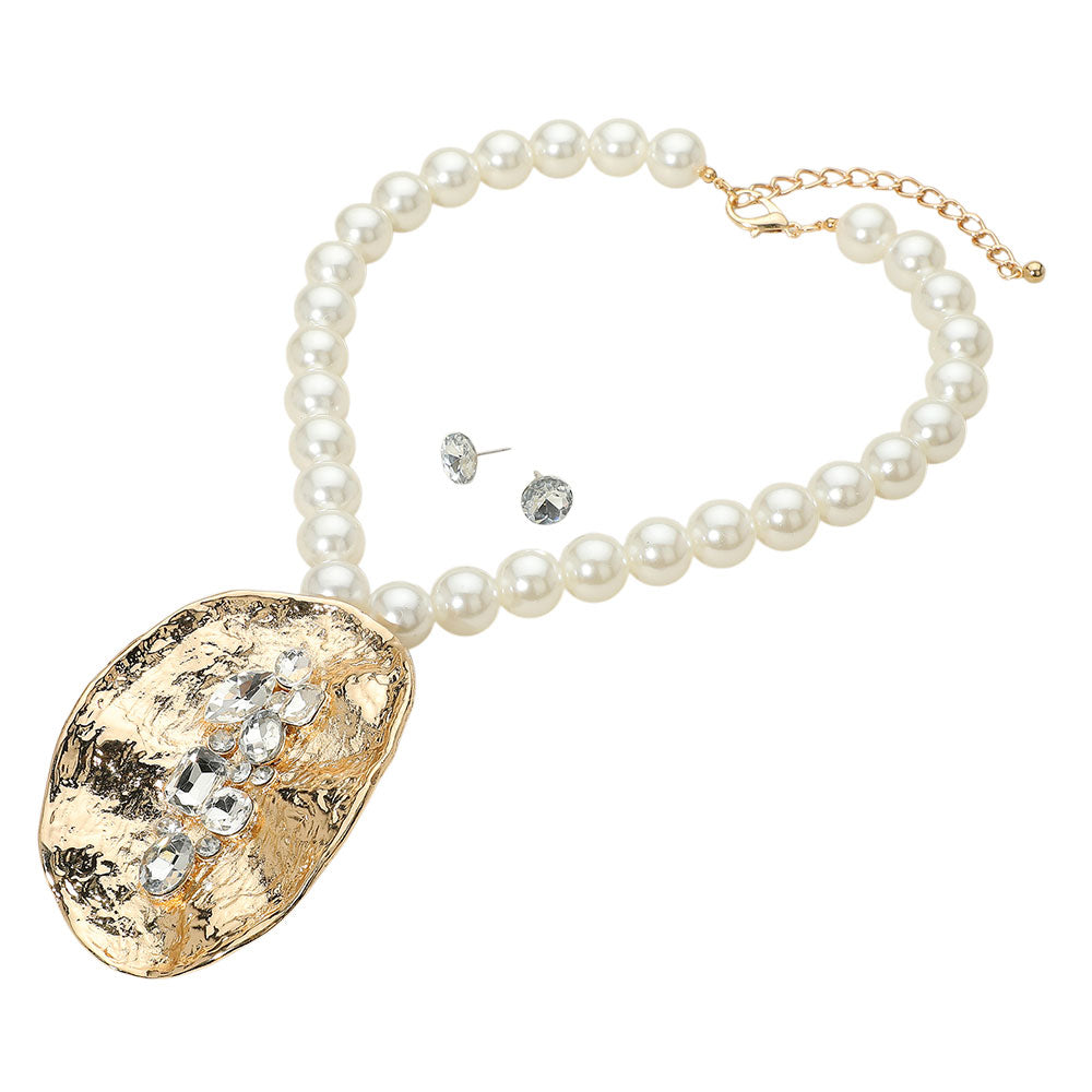 iLLASPARKZ Glass Stone Embellished Hammered Metal Abstract Plate Pendant Accent Chunky Pearl Necklace