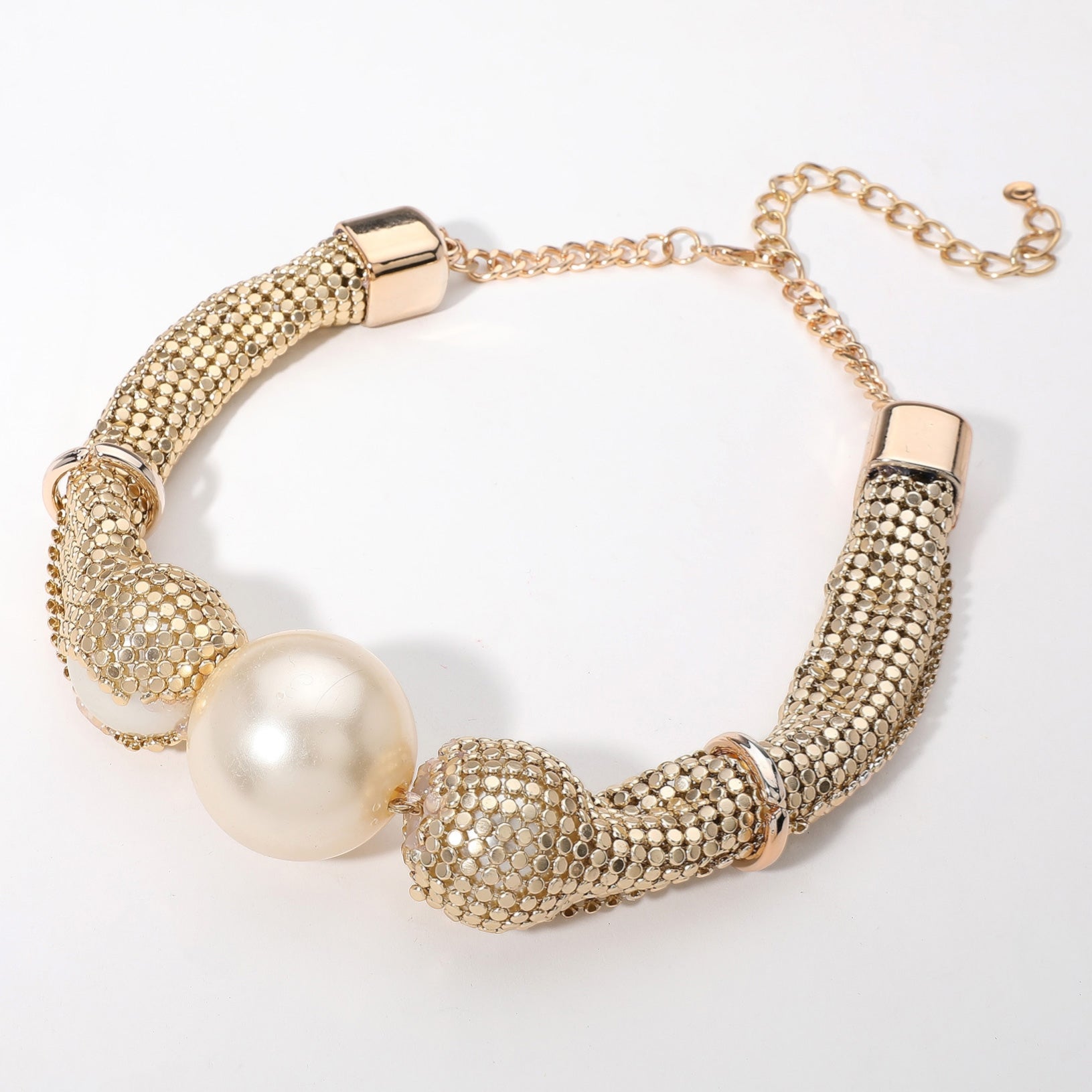 iLLASPARKZ Chunky Pearl Centered Mesh Wrapped Chain Necklace