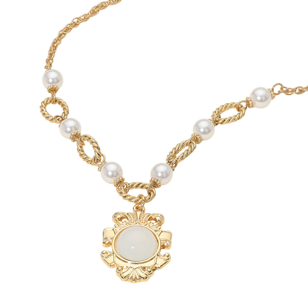 iLLASPARKZ Vintage Medallion Pearl Necklace