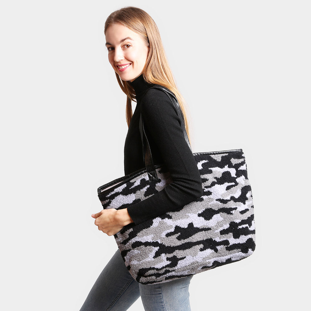 iLLASPARKZ Camouflage Tote Bag