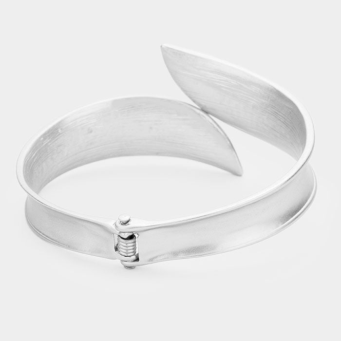 iLLASPARKZ Curved Metal Hinged Bracelet