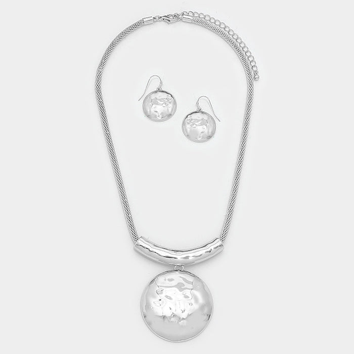 iLLASPARKZ Hammered metal pendant mesh chain necklace