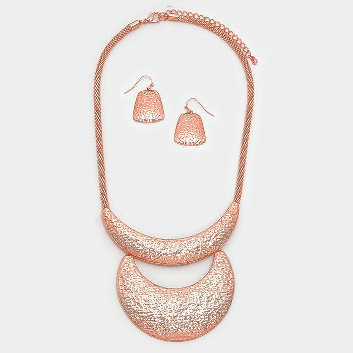 iLLASPARKZ Hammered metal crescent bar mesh chain necklace