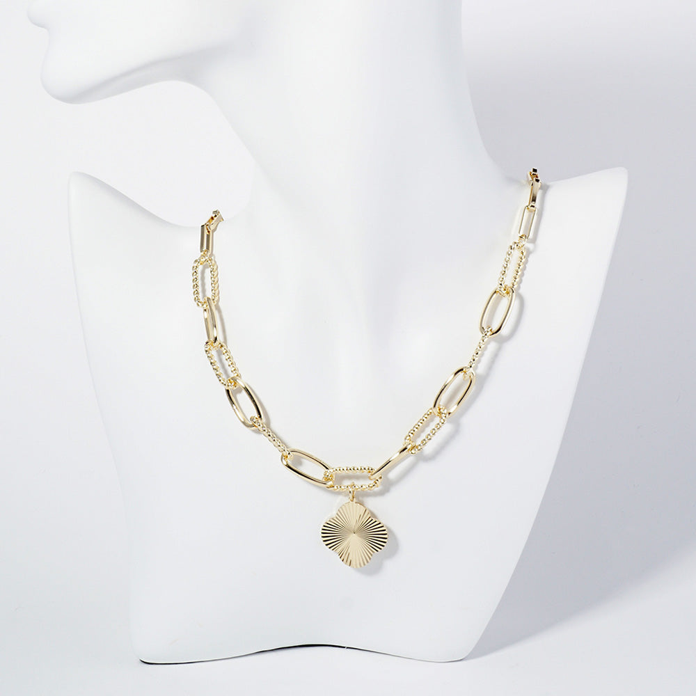 iLLASPARKZ Gold Dipped Textured Metal Quatrefoil Pendant Chunky Chain Necklace
