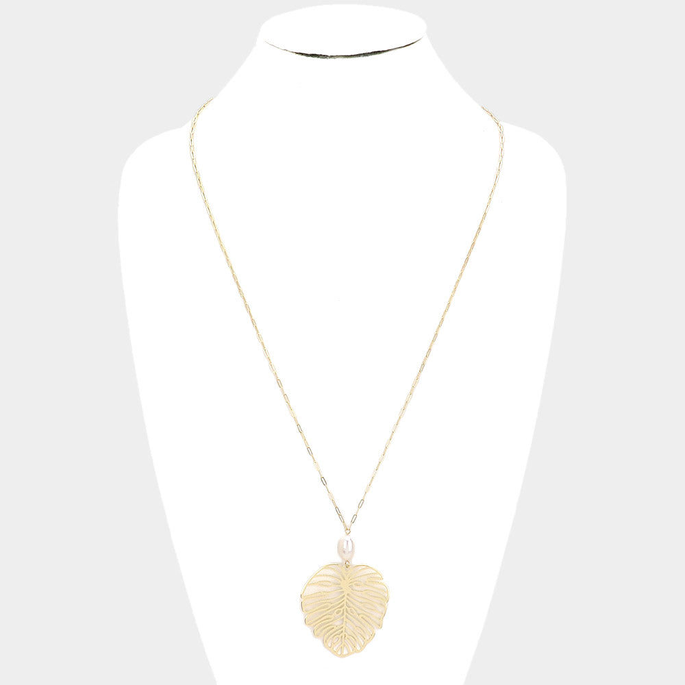 iLLASPARKZ Freshwater Pearl Metal Tropical Leaf Pendant Long Necklace