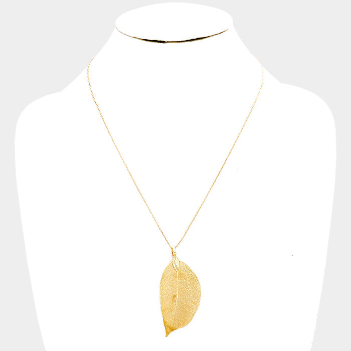 iLLASPARKZ Natural Dipped Filigree Leaf Pendant Necklace