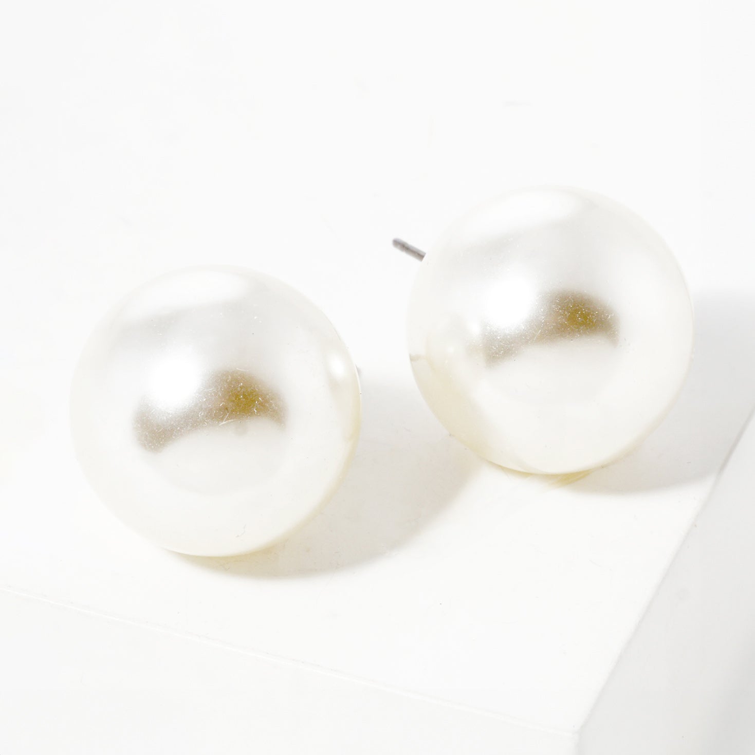 iLLASPARKZ Pearl Ball Stud Earrings