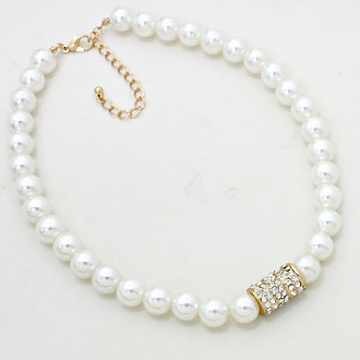 iLLASPARKZ Cylindrical Crystal Pearl Necklace