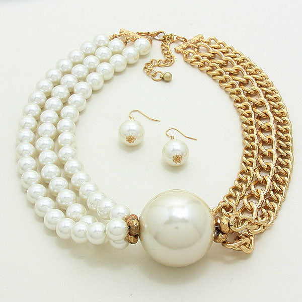 iLLASPARKZ Asymmetrical Pearl Necklace