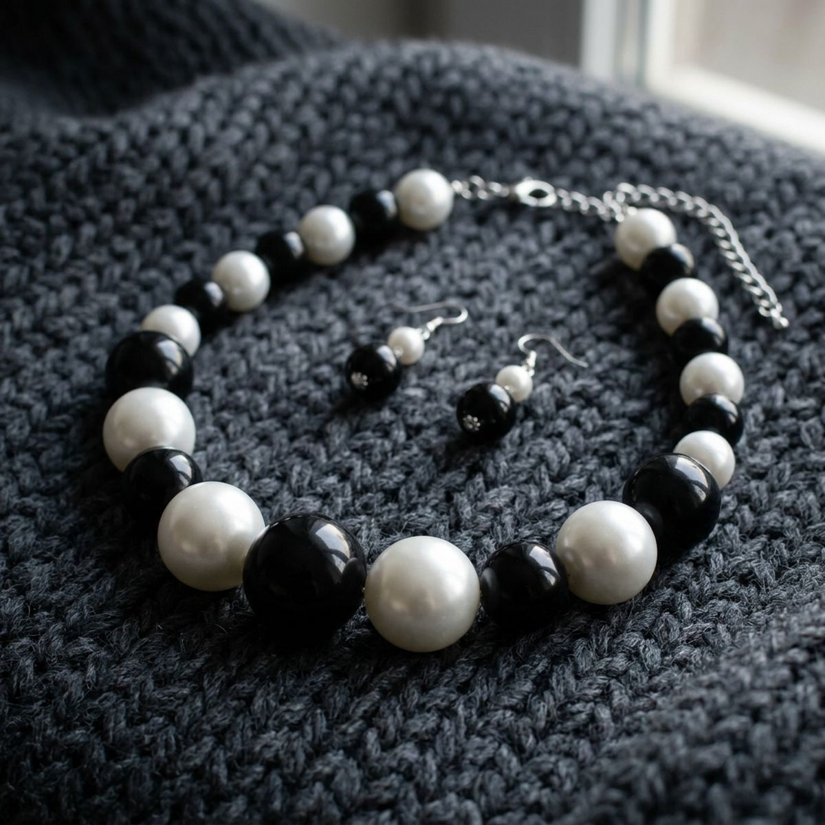 Black Bead White Pearl Chunky Graduated Necklace