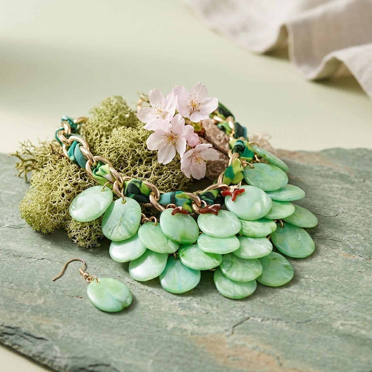 Marbled Green Disc Bib Fabric Woven Chain Necklace