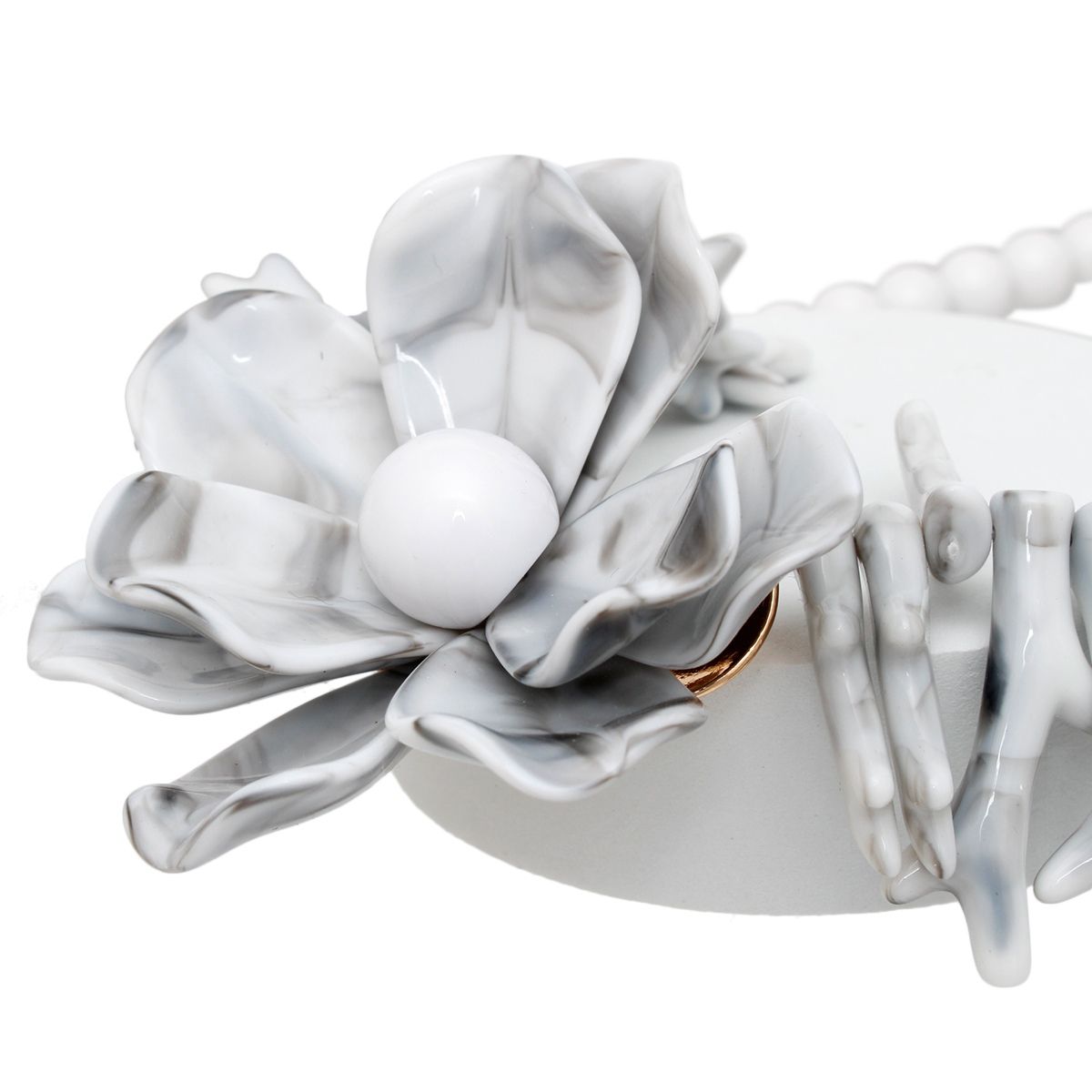 Collar Gray Exotic Goddess Floral Necklace