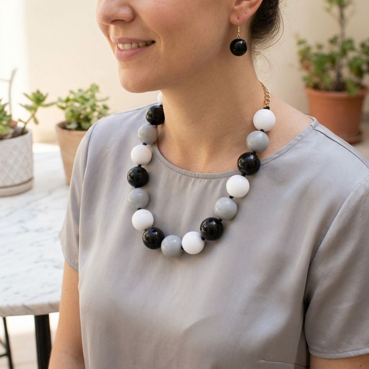 Mod Style Tricolor Black Tone Chunky Bead Necklace