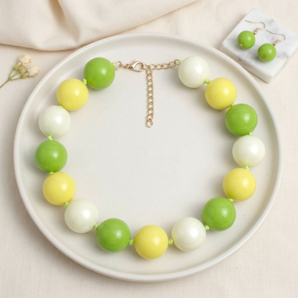Mod Style Tricolor Green Tone Chunky Bead Necklace