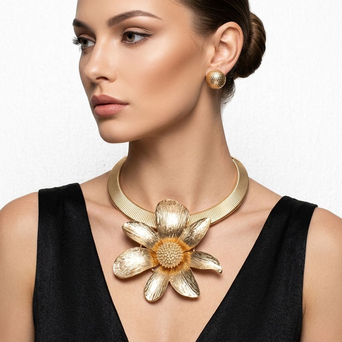 Pendant Gold Dimensional Flower Omega Necklace