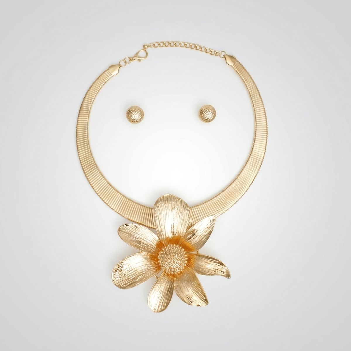 Pendant Gold Dimensional Flower Omega Necklace