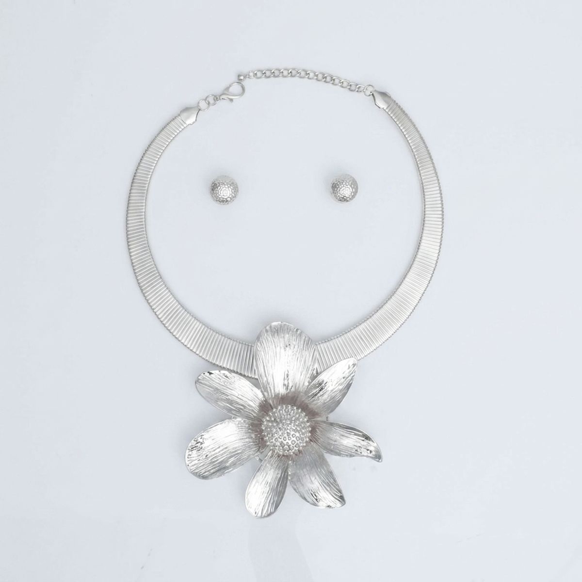 Pendant Silver Dimensional Flower Omega Necklace