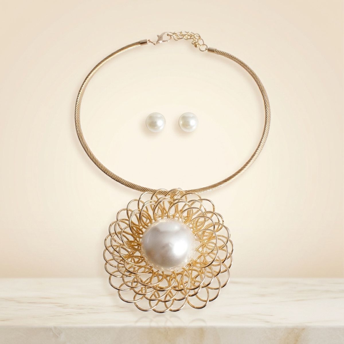 Gold Filigree Pearl Pendant Collar Necklace Set