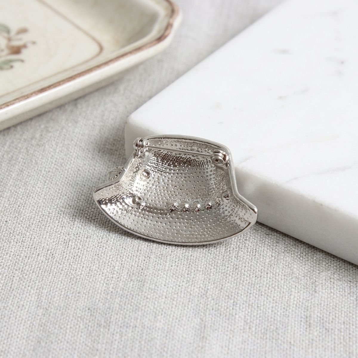 ZPB Greek Blue Hat Brooch with White Flower
