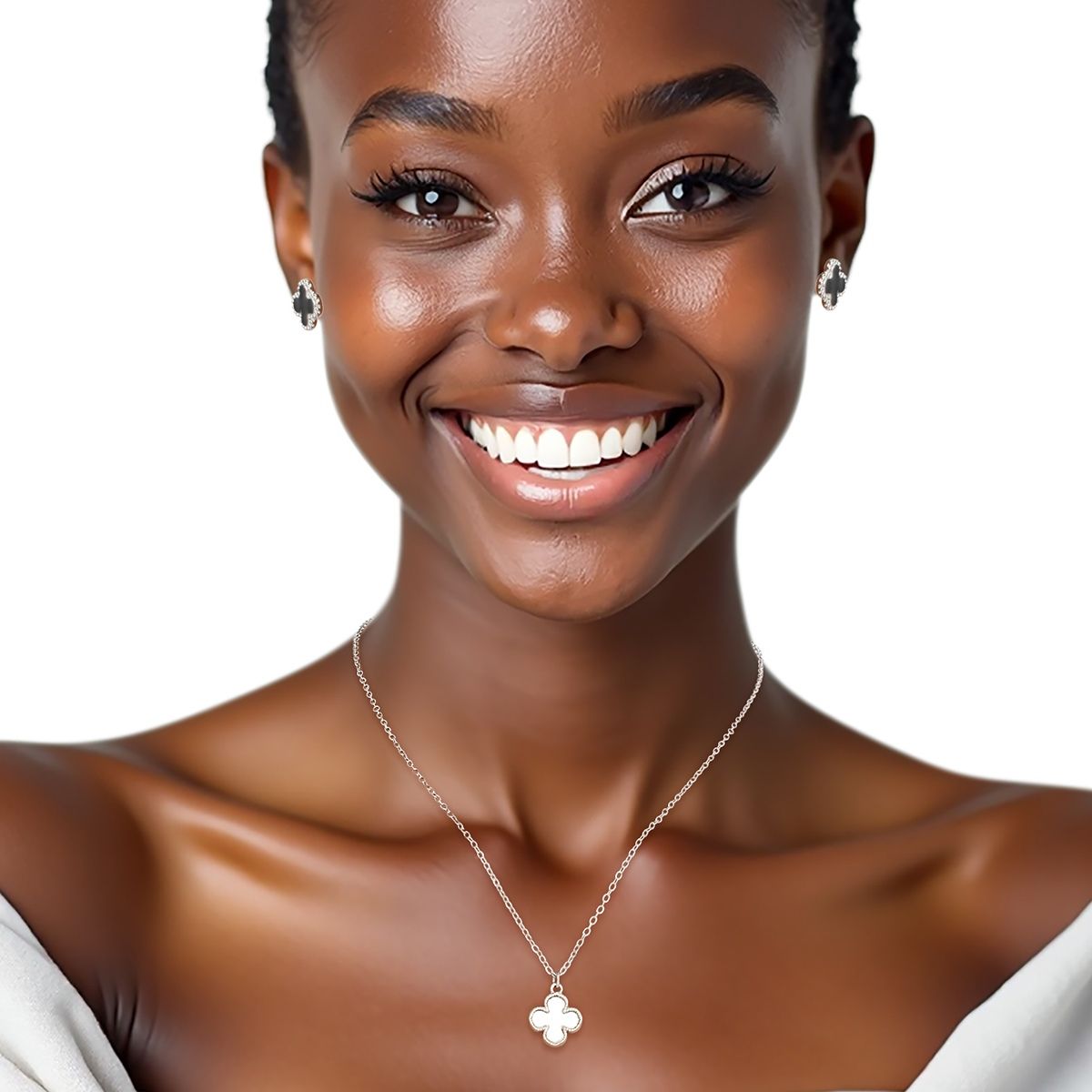 Pendant Vintage White Quatrefoil Silver Necklace